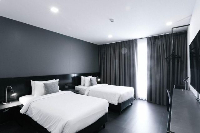 CREW Hotel-Twin Room-2