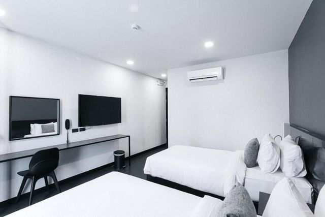 CREW Hotel-Twin Room-3