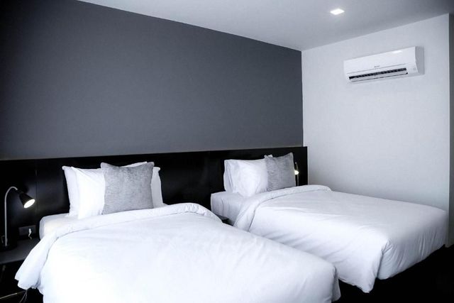 CREW Hotel-Twin Room-5