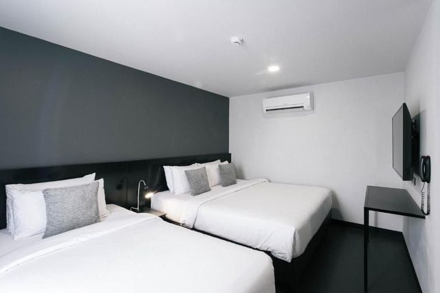 CREW Hotel-Deluxe Double Room-5