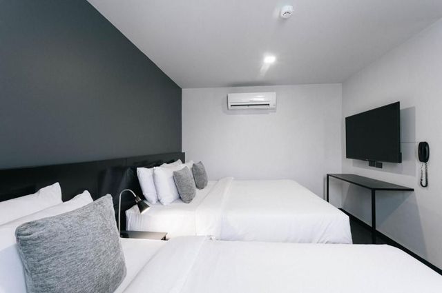 CREW Hotel-Deluxe Double Room-3