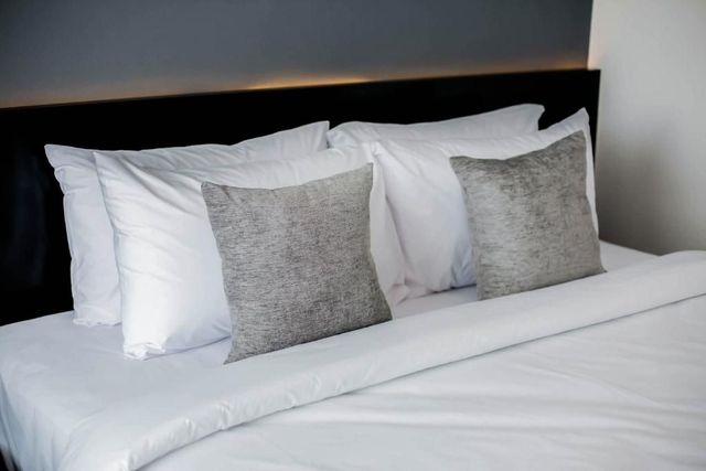 CREW Hotel-Deluxe Double Room-7