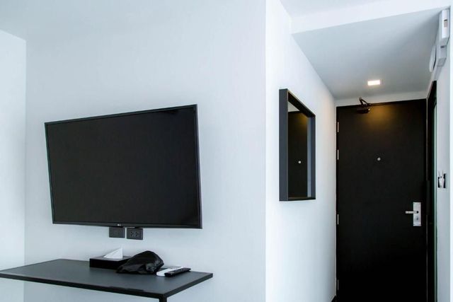 CREW Hotel-Deluxe Double Room-6