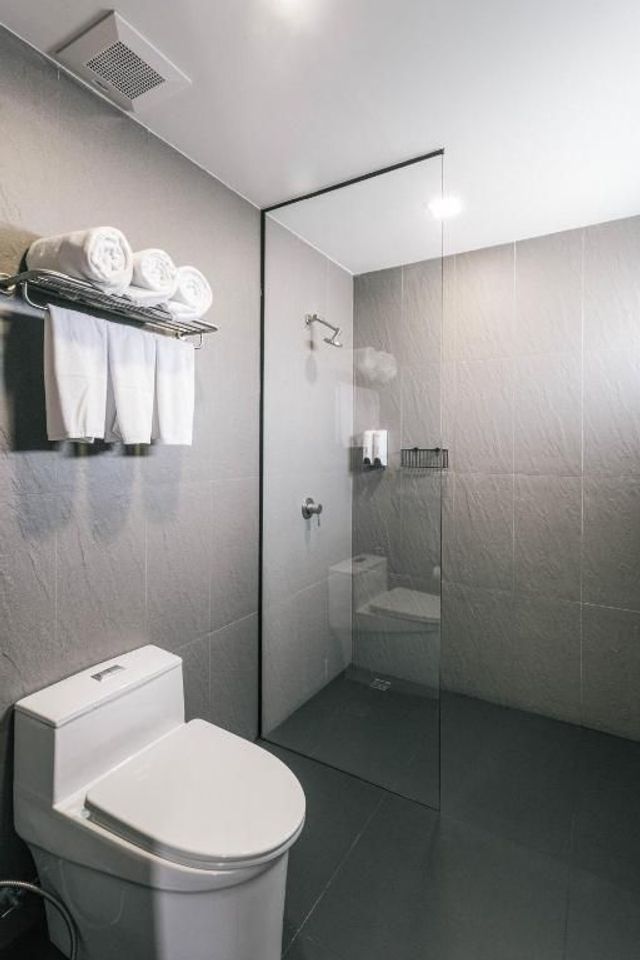 CREW Hotel-Triple Room-9