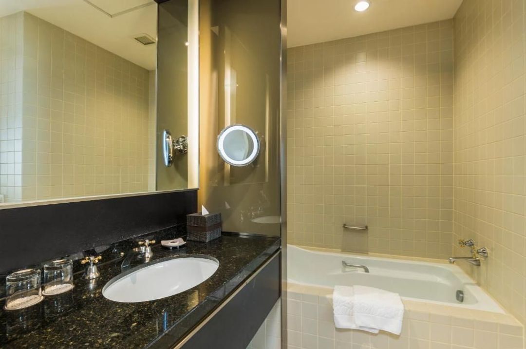 察殿恩博利套房酒店 (Emporium Suites by Chatrium)