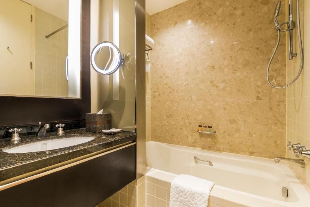 察殿恩博利套房酒店 (Emporium Suites by Chatrium)