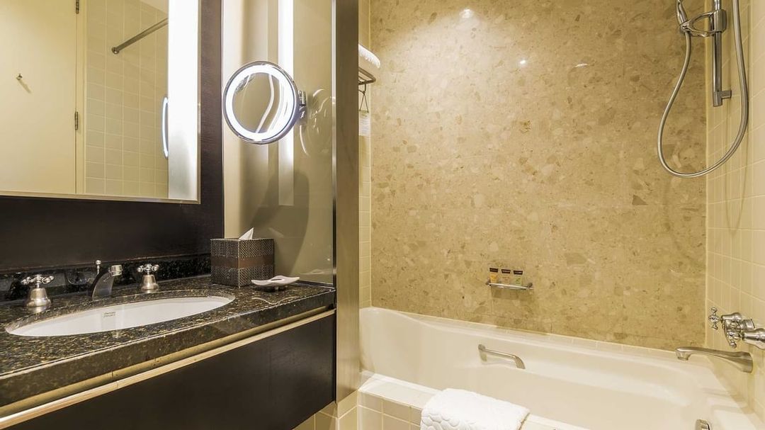 察殿恩博利套房酒店 (Emporium Suites by Chatrium)
