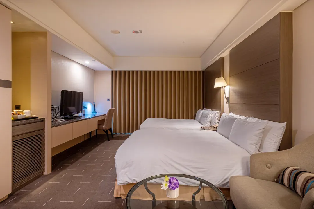 CHECK inn SELECT Taichung Dadun