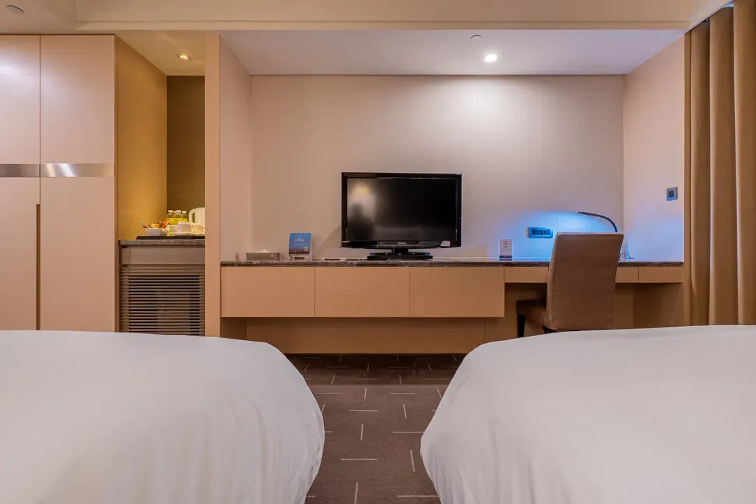 CHECK inn SELECT Taichung Dadun