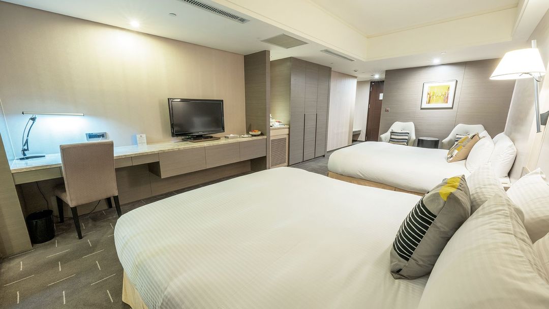 CHECK inn SELECT Taichung Dadun