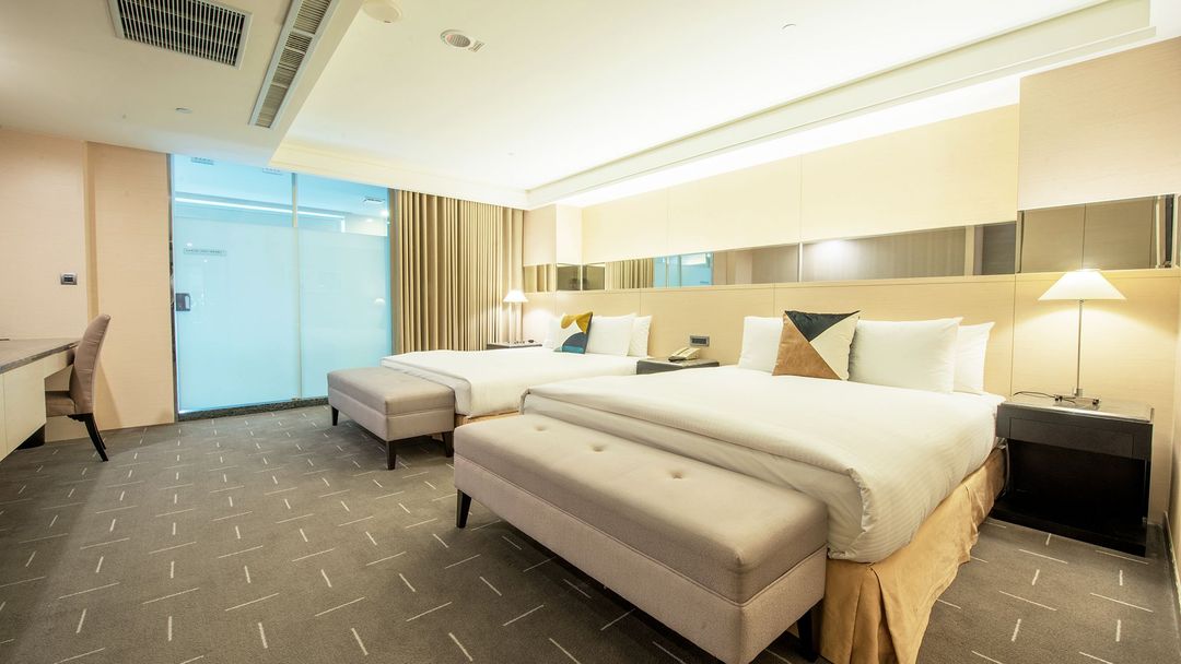 CHECK inn SELECT Taichung Dadun