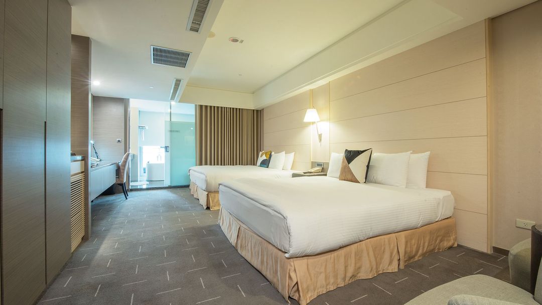 CHECK inn SELECT Taichung Dadun