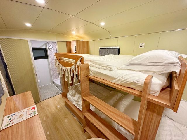 川夏野奢露營區丨獨家8折起！一泊二食神殿帳、豪華露營車-【露營車】英國國旗豪華露營車-4