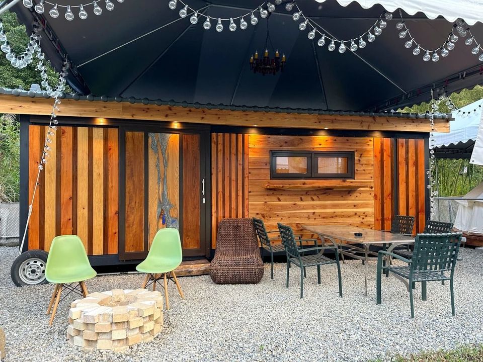 川夏野奢露營區丨獨家8折起！一泊二食神殿帳、豪華露營車-【露營車】寬敞舒適木屋車-1