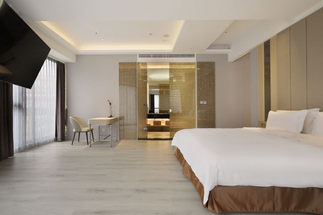 Gamalan Star Hotel-Executive Double Suite-6
