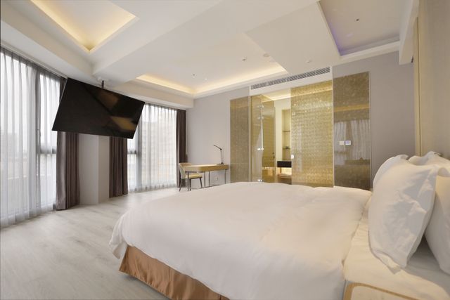 Gamalan Star Hotel-Executive Double Suite-2