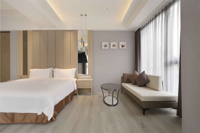 Gamalan Star Hotel-Executive Double Suite-5