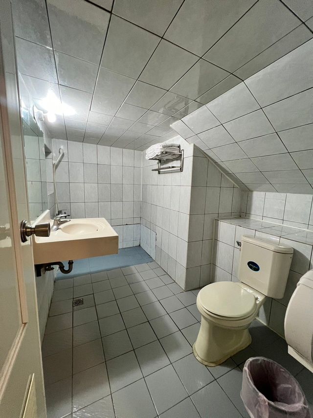 大尖山飯店 l  高CP值、絕佳地點-VIP四人房(無窗)-10