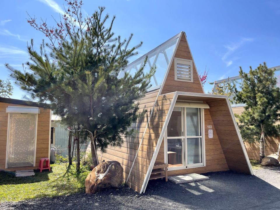 基路伯營區｜獨家7折起，暑假不加價！近清境農場，入住溫馨小木屋-三角雙人房-1