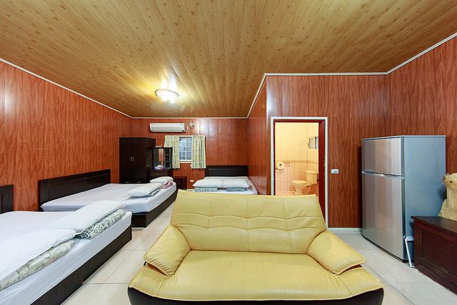 小屋八人房
