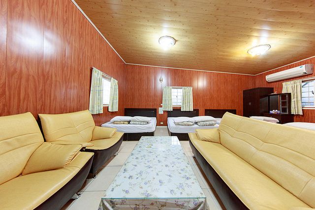 小屋八人房