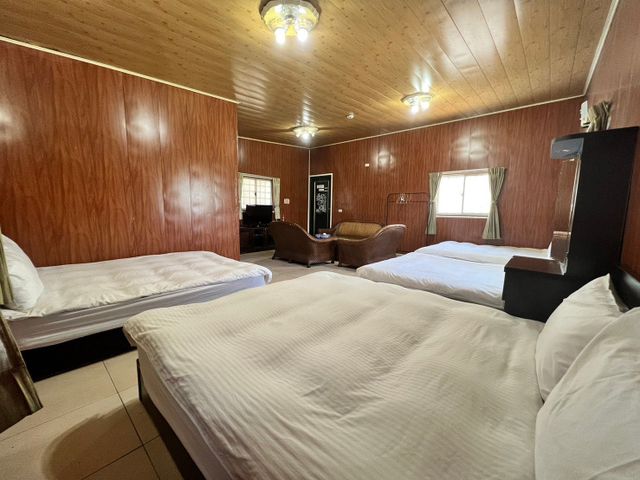 小屋八人房