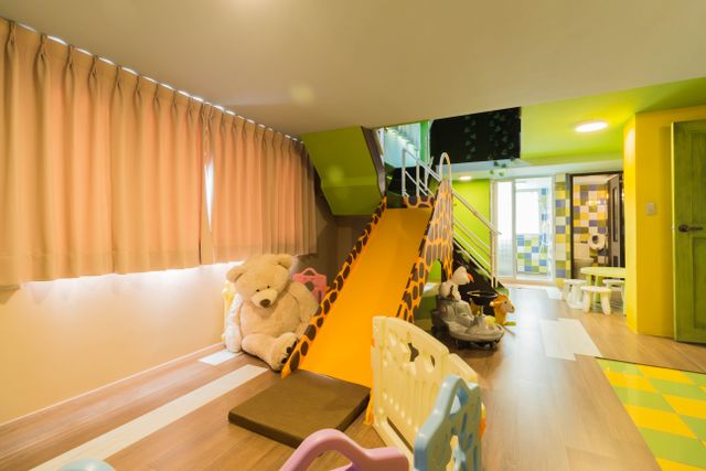 Alice theme bed-Madagascar 8 Rooms-2