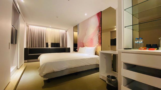 藝築文旅-台北站前館-雙人無窗浴缸房-1