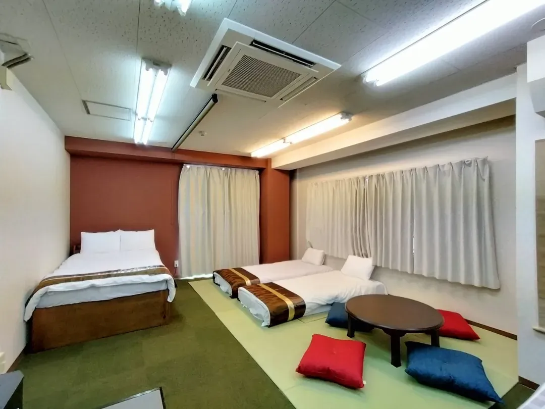 OZB: 千日前難波旅居｜日本橋站步行2分/難波站步行4分/道頓堀商圈步行3分