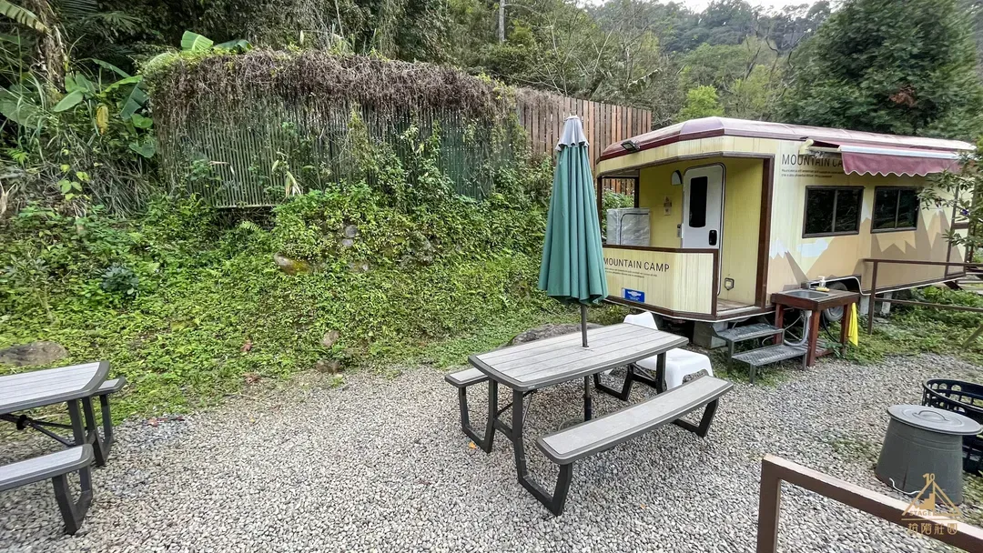 拾階莊園｜豪華露營車、小木屋、近內灣老街