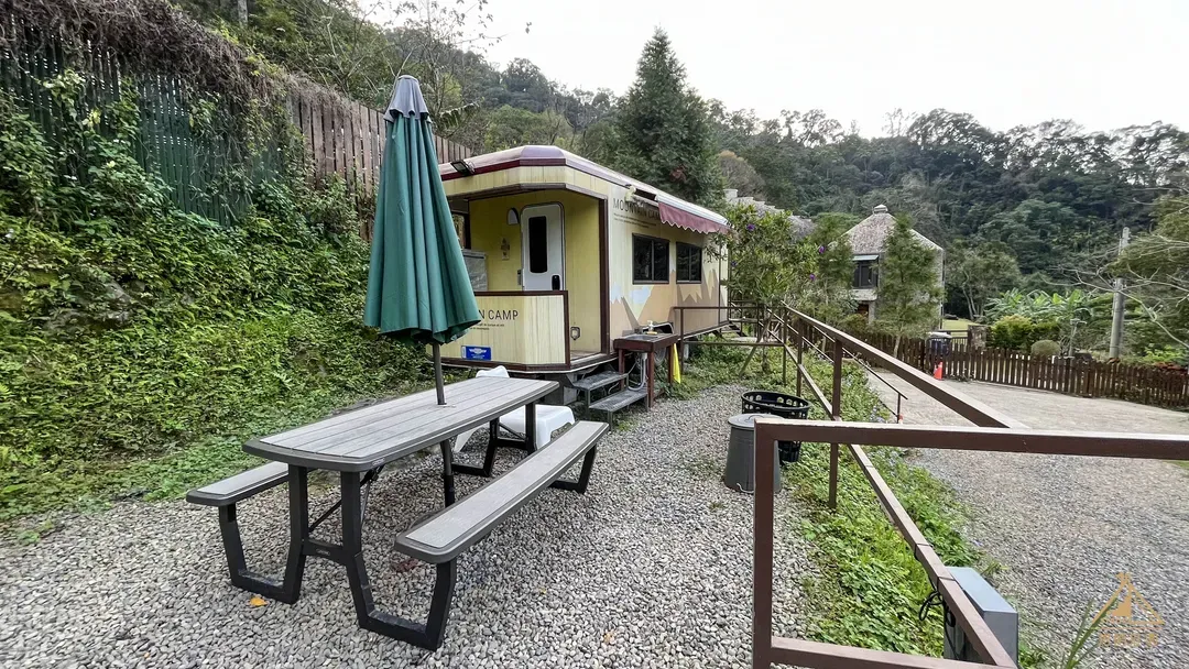 拾階莊園｜豪華露營車、小木屋、近內灣老街