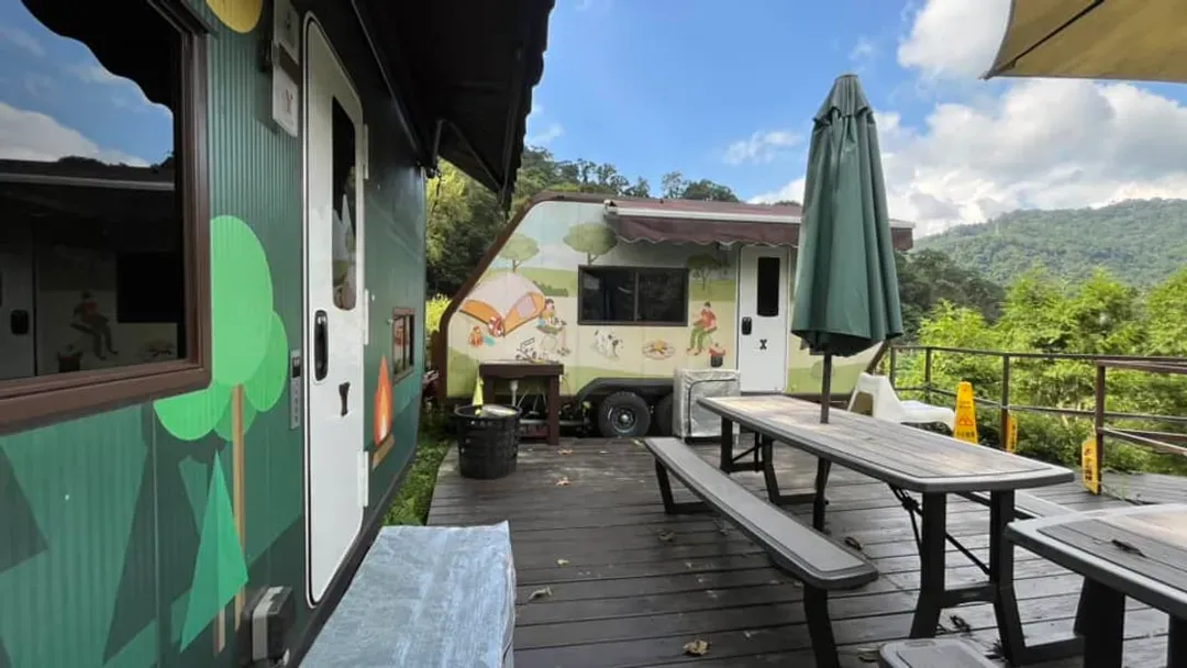 拾階莊園｜豪華露營車、小木屋、近內灣老街