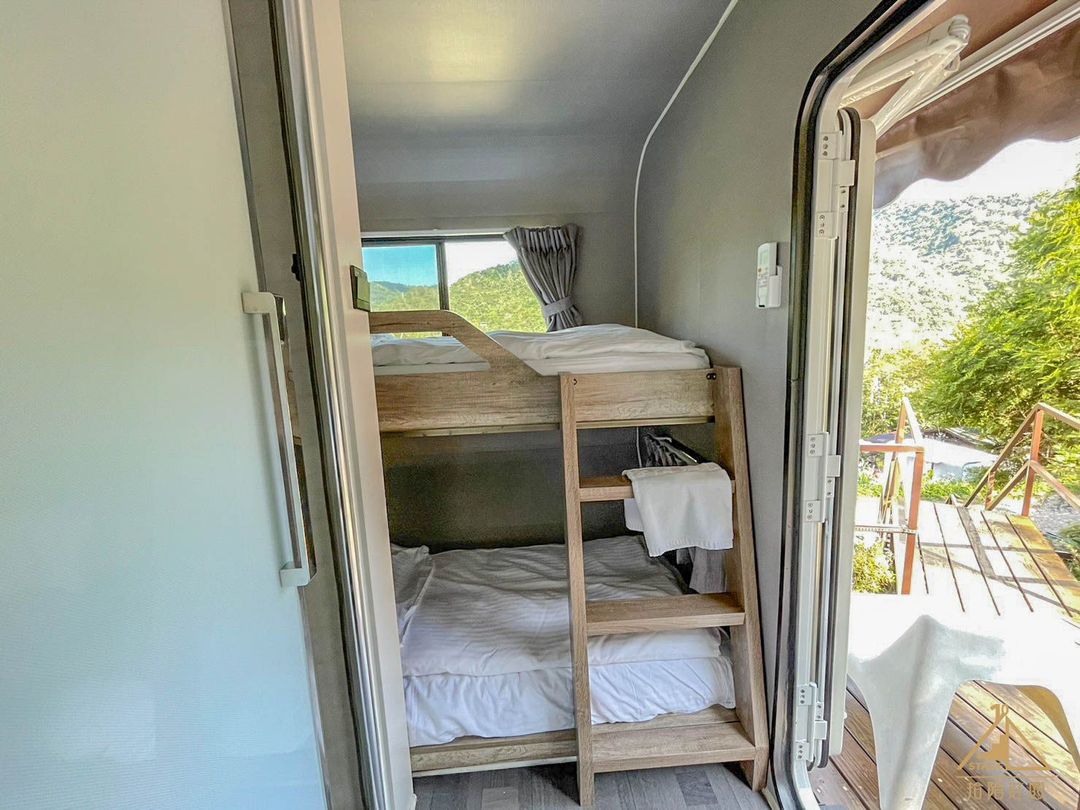 拾階莊園｜豪華露營車、小木屋、近內灣老街