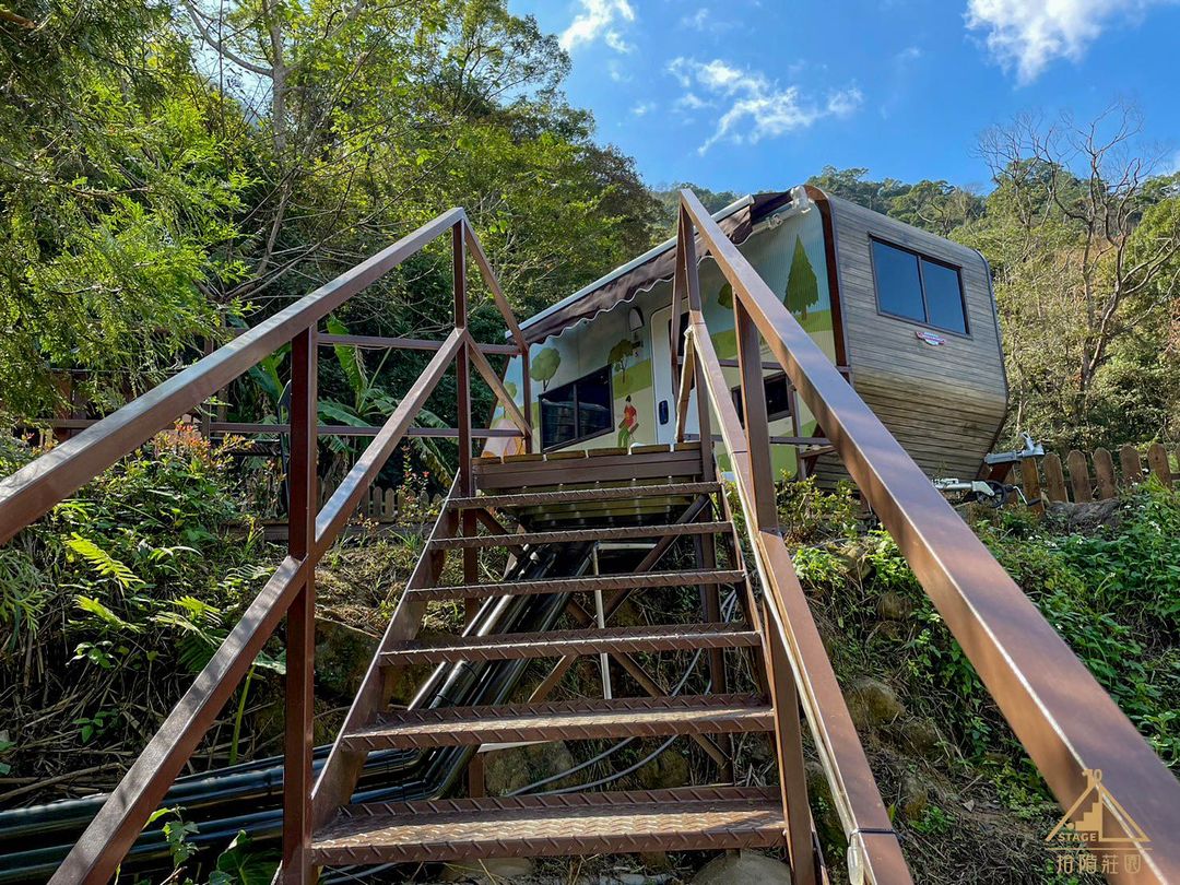 拾階莊園｜豪華露營車、小木屋、近內灣老街
