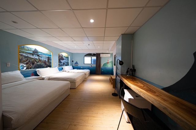 ArtHome Hotel-Deluxe Family Room for Six-8