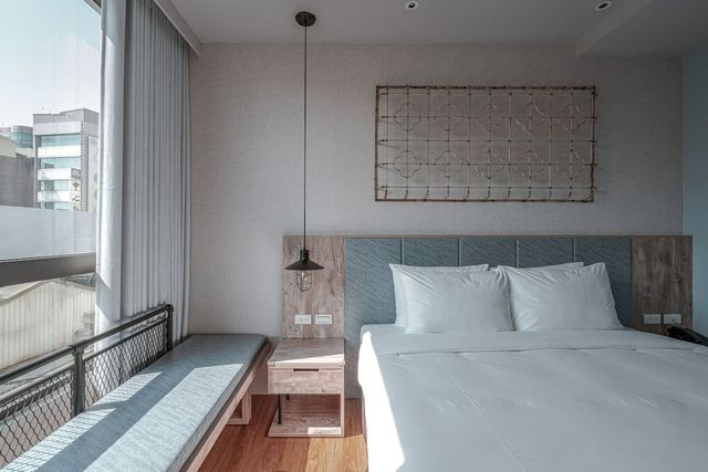 Somer Chew Hotel-Deluxe View Room with Bathtub-2