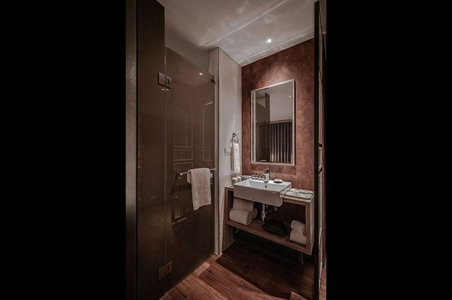 Somer Chew Hotel-Superior Triple Room-5