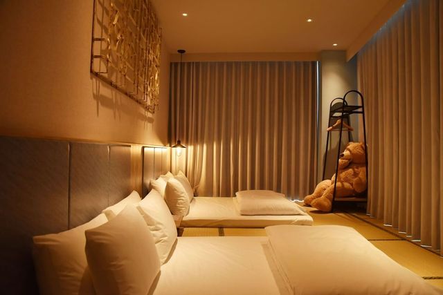 Somer Chew Hotel-Deluxe Quadruple Room with Balcony-4