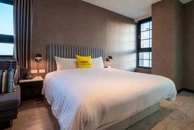 CHECK inn Taichung Ziyou-Deluxe Double Room-6