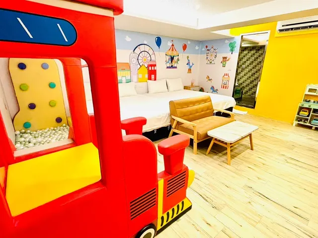Have Fun玩樂親子旅宿|大型遊戲室、羅東夜市步行5分鐘-206遊樂園溜滑梯球池四人房(無窗)-9