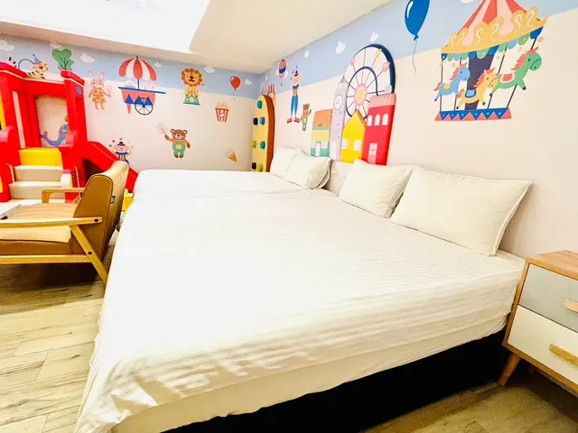 Have Fun玩樂親子旅宿|大型遊戲室、羅東夜市步行5分鐘-206遊樂園溜滑梯球池四人房(無窗)-7