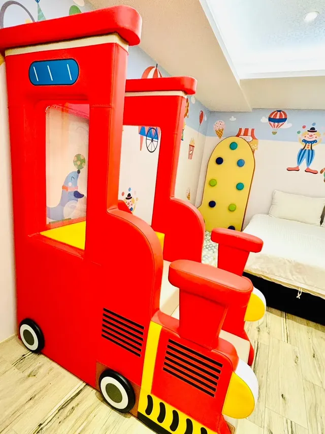 Have Fun玩樂親子旅宿|大型遊戲室、羅東夜市步行5分鐘-206遊樂園溜滑梯球池四人房(無窗)-6