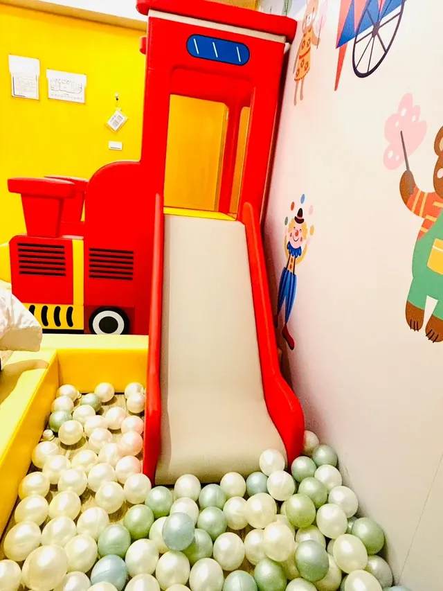 Have Fun玩樂親子旅宿|大型遊戲室、羅東夜市步行5分鐘-206遊樂園溜滑梯球池四人房(無窗)-10