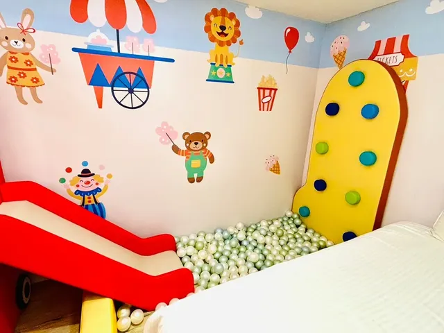 Have Fun玩樂親子旅宿|大型遊戲室、羅東夜市步行5分鐘-206遊樂園溜滑梯球池四人房(無窗)-4