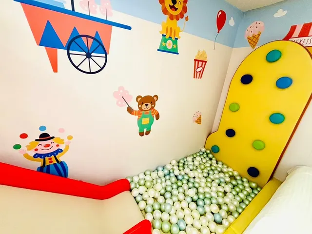 Have Fun玩樂親子旅宿|大型遊戲室、羅東夜市步行5分鐘-206遊樂園溜滑梯球池四人房(無窗)-11