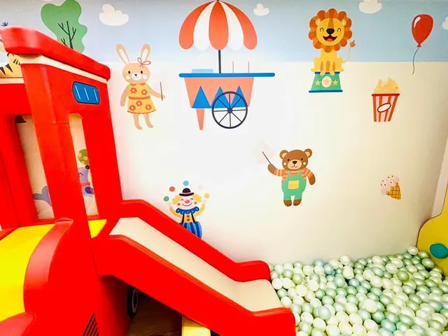 Have Fun玩樂親子旅宿|大型遊戲室、羅東夜市步行5分鐘-206遊樂園溜滑梯球池四人房(無窗)-2