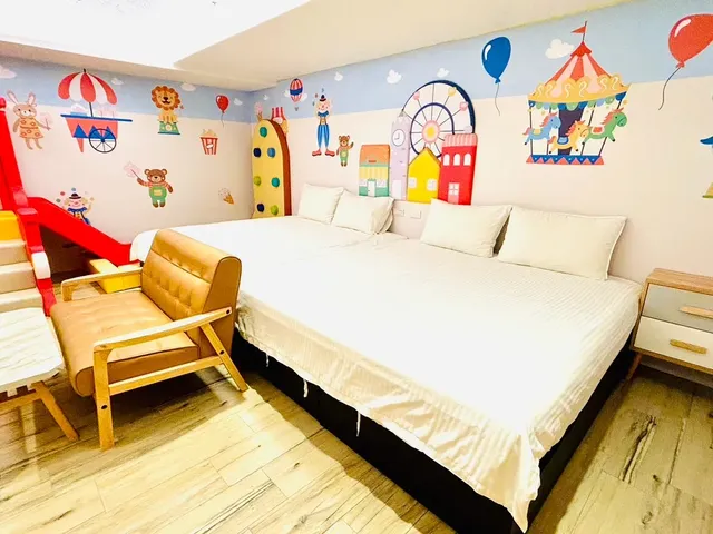 Have Fun玩樂親子旅宿|大型遊戲室、羅東夜市步行5分鐘-206遊樂園溜滑梯球池四人房(無窗)-5