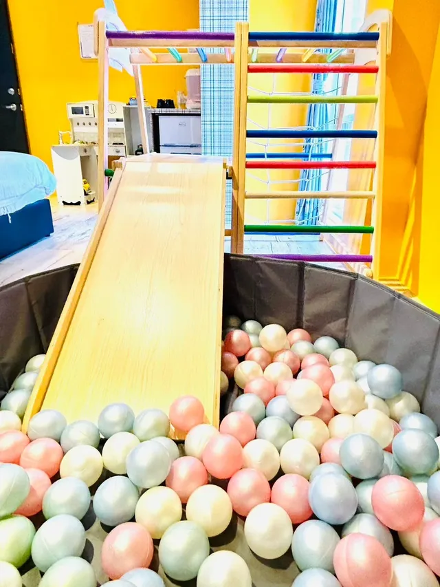 Have Fun玩樂親子旅宿|大型遊戲室、羅東夜市步行5分鐘-203小鯨魚迷你滑梯球池四人房-4
