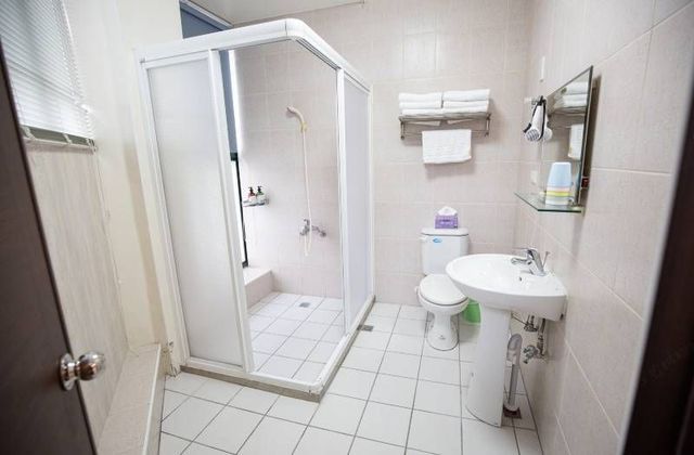 Jiajia Business Hotel-Family Room-4