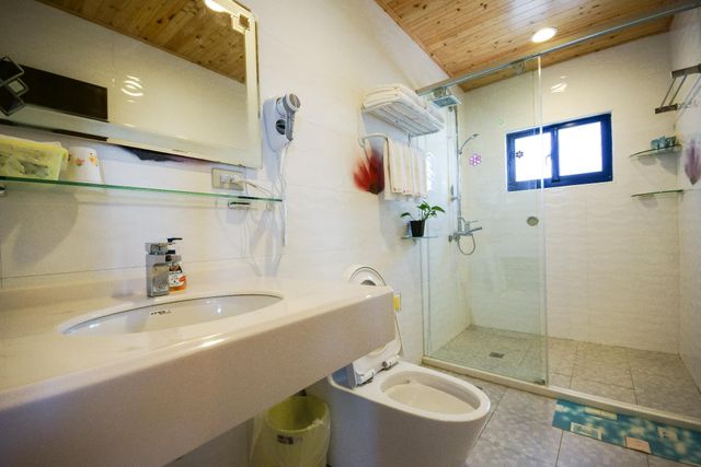 Penghu Blue Ocean Sunny Bed and Breakfast-Pear balcony quadruple room-10